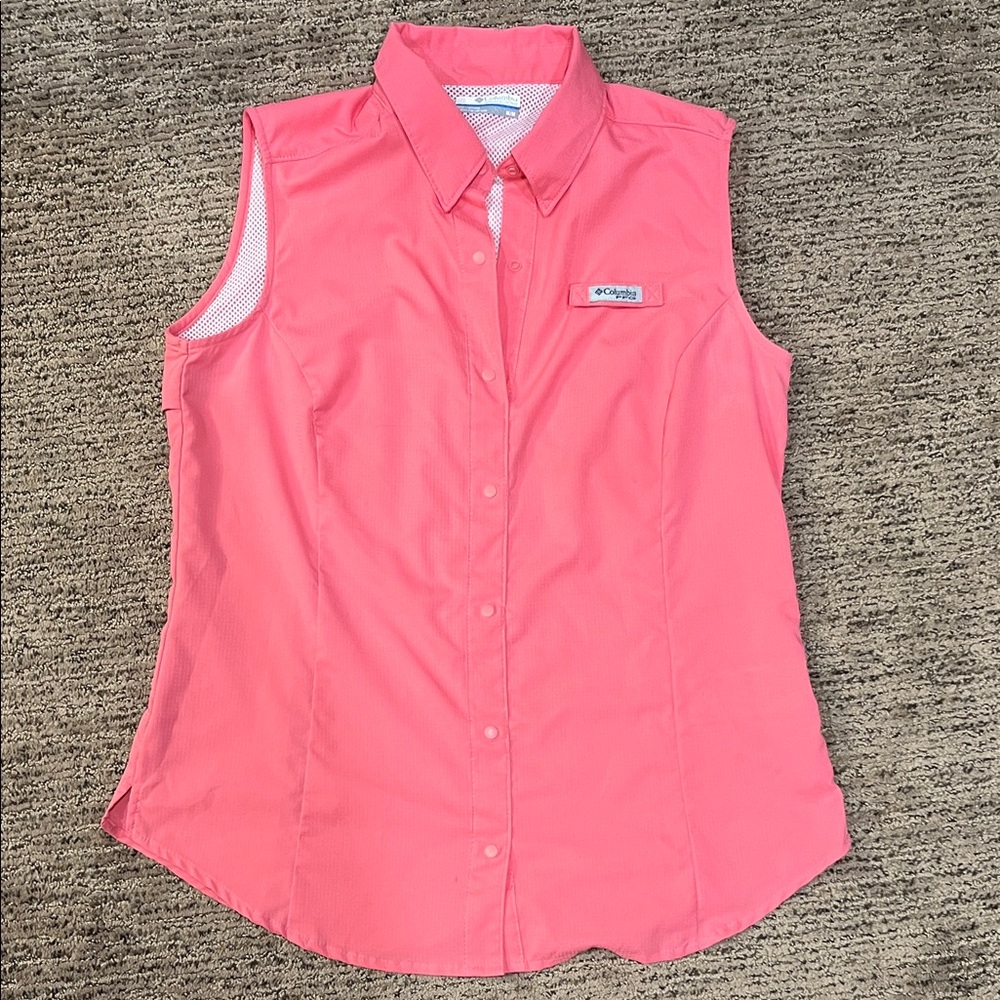 Columbia Sleeveless 1/4 Button Shirt in Pink